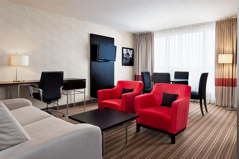 โฟร์ พอยต์ บาย เชอราตัน เลวิส คอนเวนชั่นเซ็นเตอร์ Hotel เลวีส ภายนอก รูปภาพ