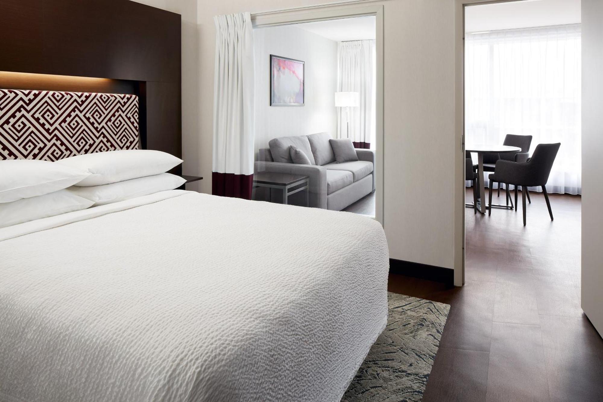 โฟร์ พอยต์ บาย เชอราตัน เลวิส คอนเวนชั่นเซ็นเตอร์ Hotel เลวีส ภายนอก รูปภาพ